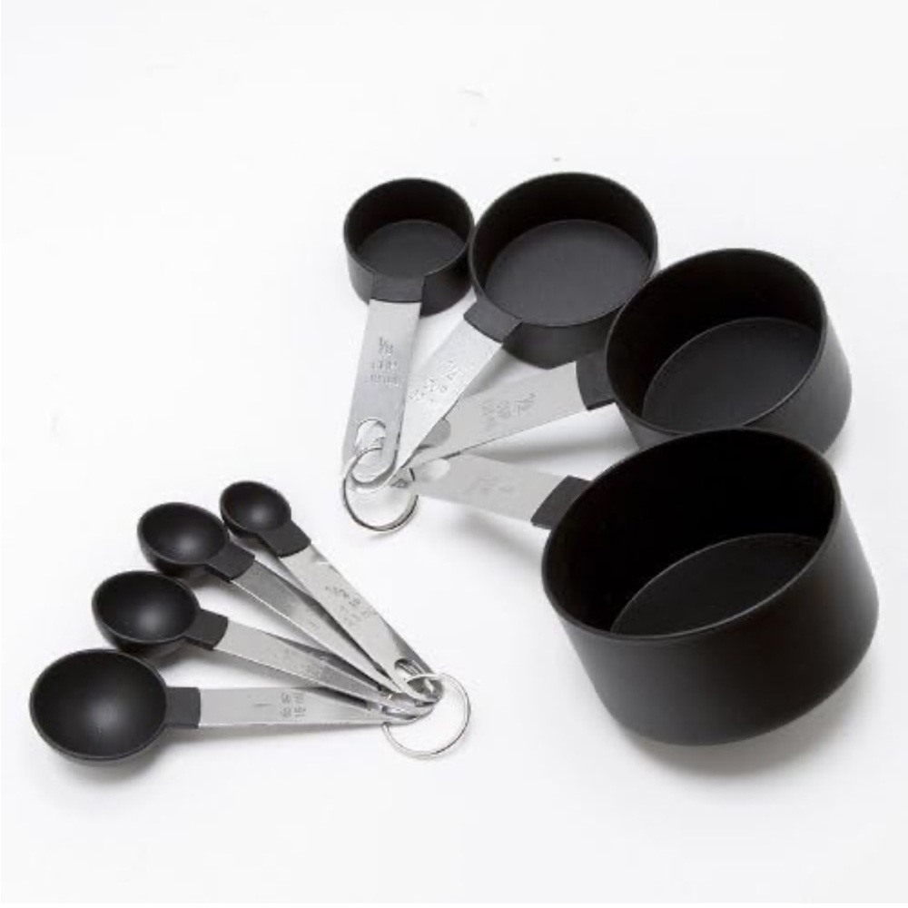 NWT Cooks Corner Measuring Set 4cups & 4spoons made of plastic & stainless steel